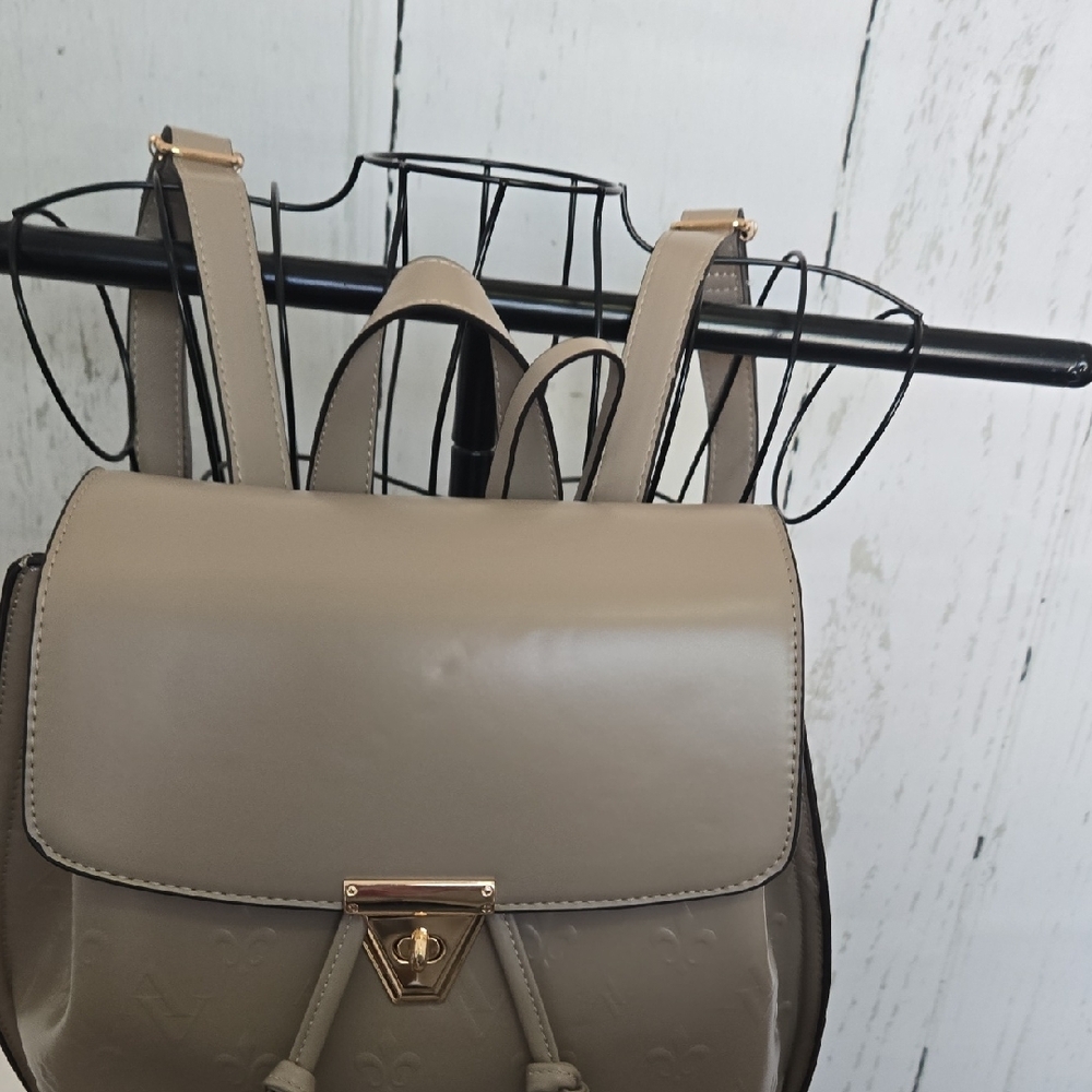 NWT Adrienne Vitadini Beige Men's Women's Backpack With Removeable Coin Pouch - Picture 5 of 13